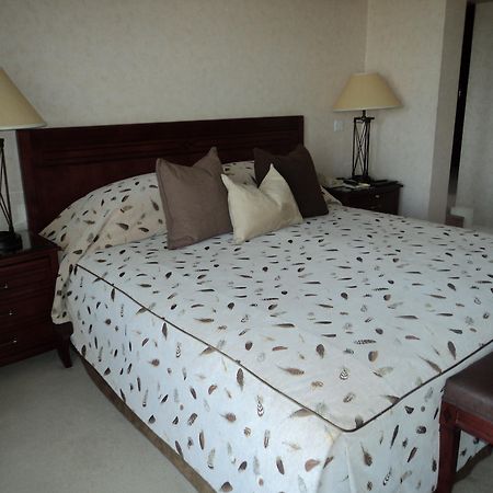 Taj Pamodzi Lusaka Exterior photo A bed with a duvet