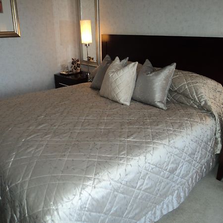 Taj Pamodzi Lusaka Exterior photo A bed with a duvet