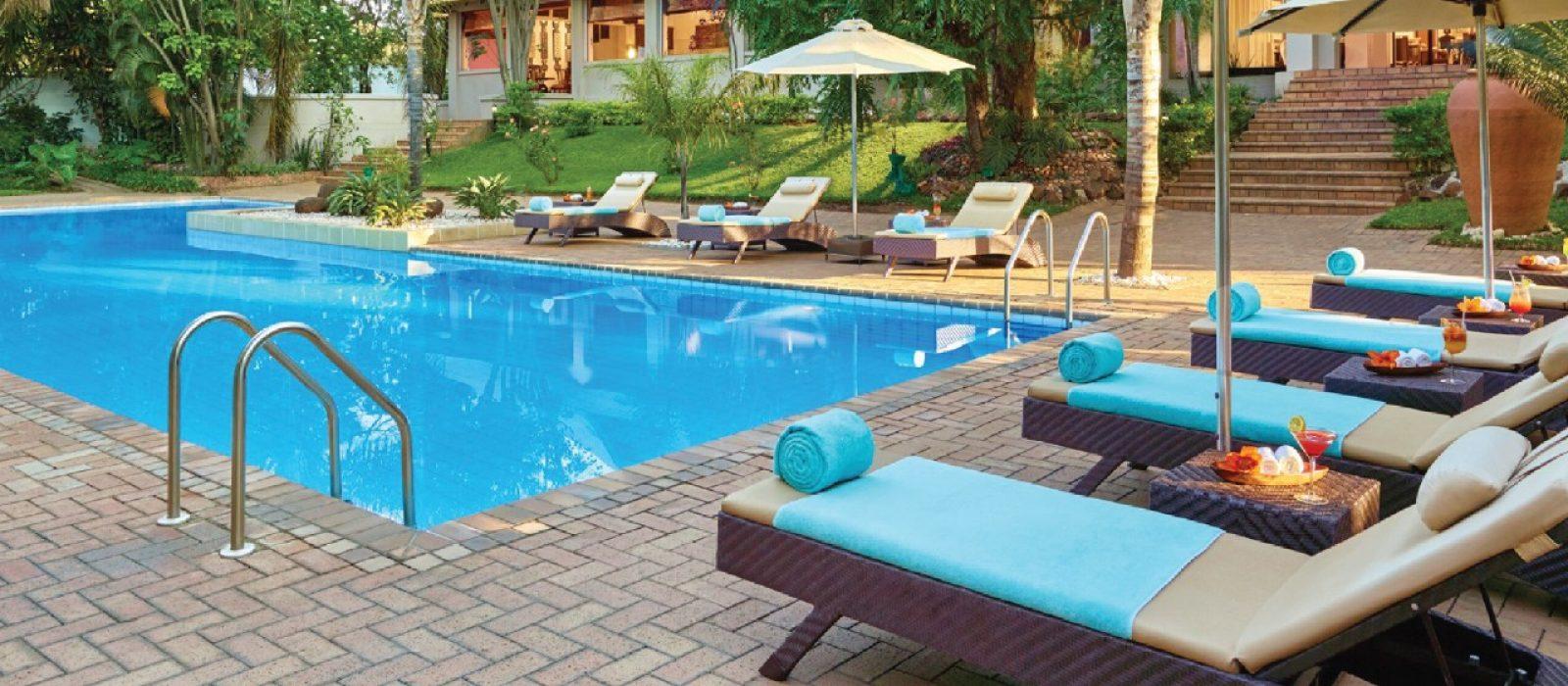 Taj Pamodzi Lusaka Exterior photo The swimming pool at the hotel