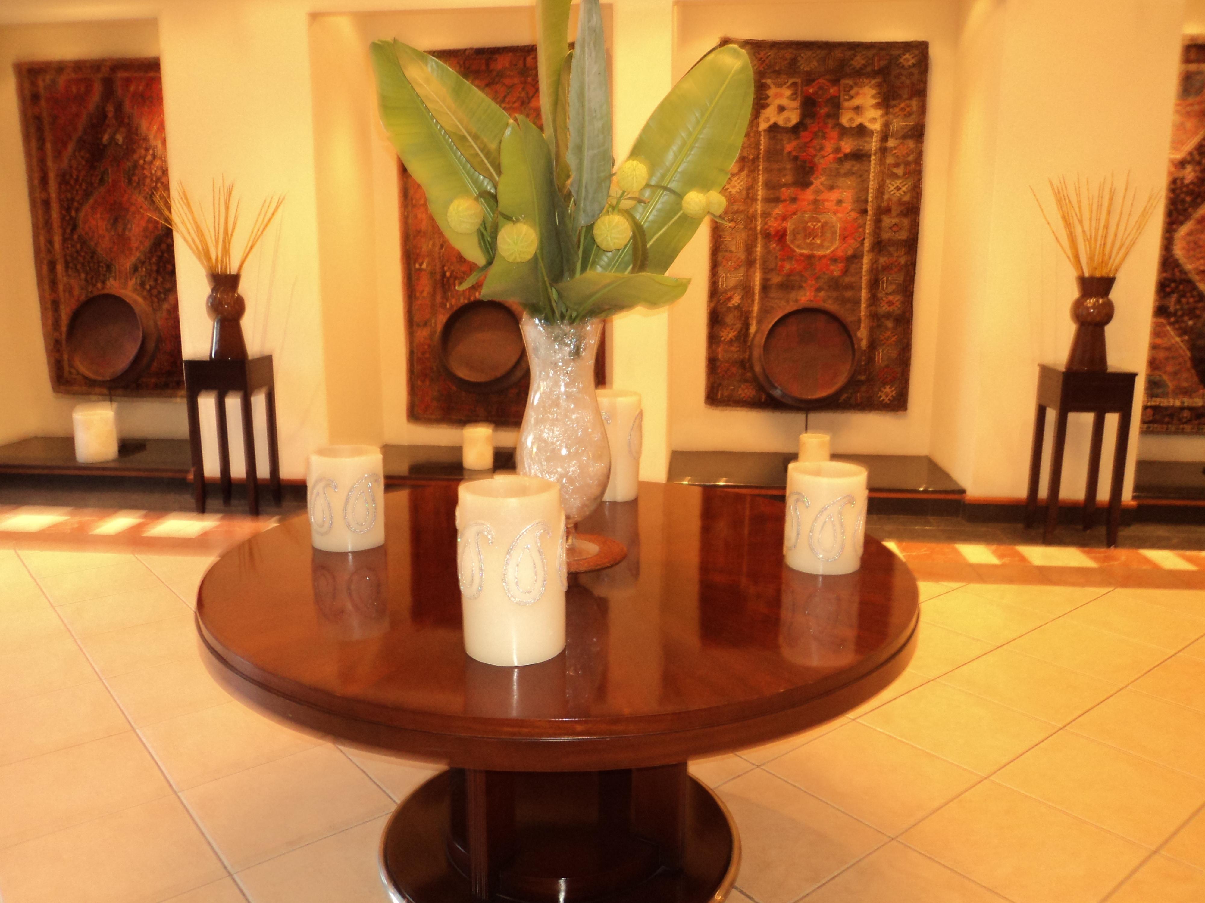 Taj Pamodzi Lusaka Exterior photo A table with a flower arrangement