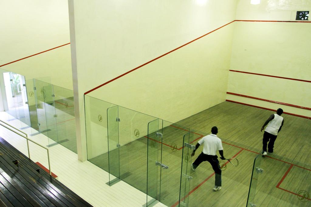 Taj Pamodzi Lusaka Exterior photo Squash courts